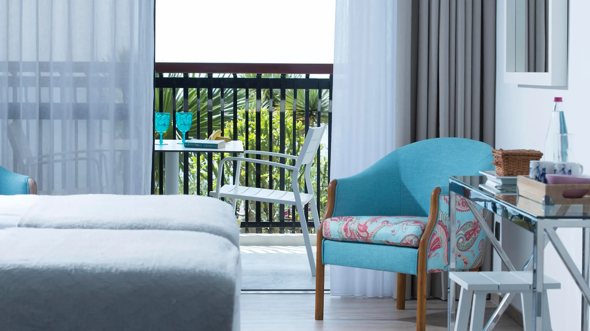 Hotel Baia Azul Funchal  4*, Funchal (Madeira)